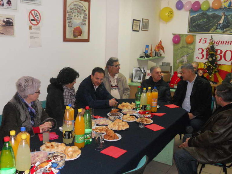 Новогодишни пакетчиња и вредносни ваучери за децата на загинатите прилепски бранители