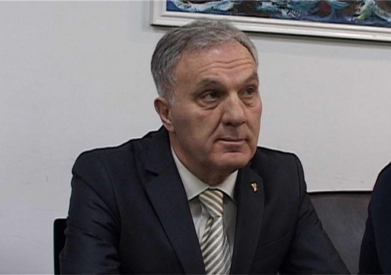 „Не е избркан и нема да биде избркан, ниту еден вработен во администрацијата!“