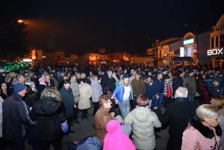 Среќна Нова 2018 година со најубави желби и хуманитарни пораки