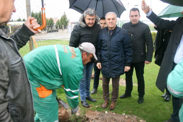 Општина Прилеп и ЈКП „Комуналец“ засадија дрвја на Могилата на непобедените