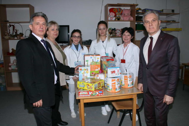 Градоначалникот Јованоски во посета на Дневниот центар „Ѕуница“