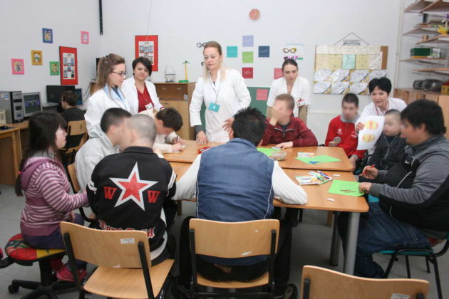Градоначалникот Јованоски во посета на Дневниот центар „Ѕуница“