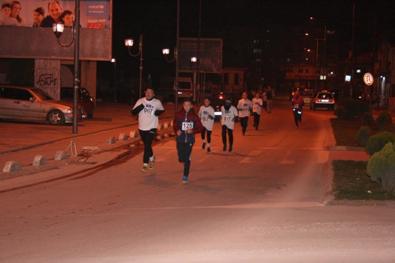 Со атлетска трка низ улиците на градот, Прилеп го одбележа „Часот на планетата Земја“