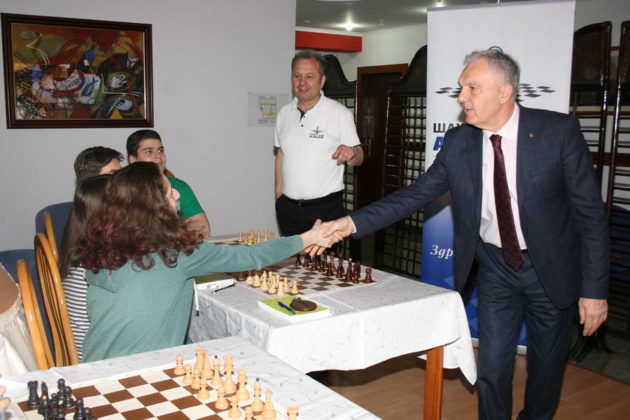 Градоначалникот Илија Јованоски го отвори Шаховскиот камп во Прилеп
