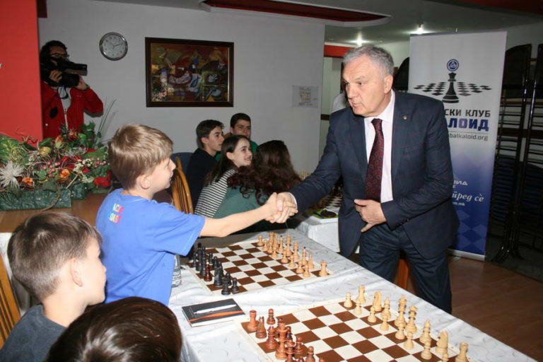 Градоначалникот Илија Јованоски го отвори Шаховскиот камп во Прилеп