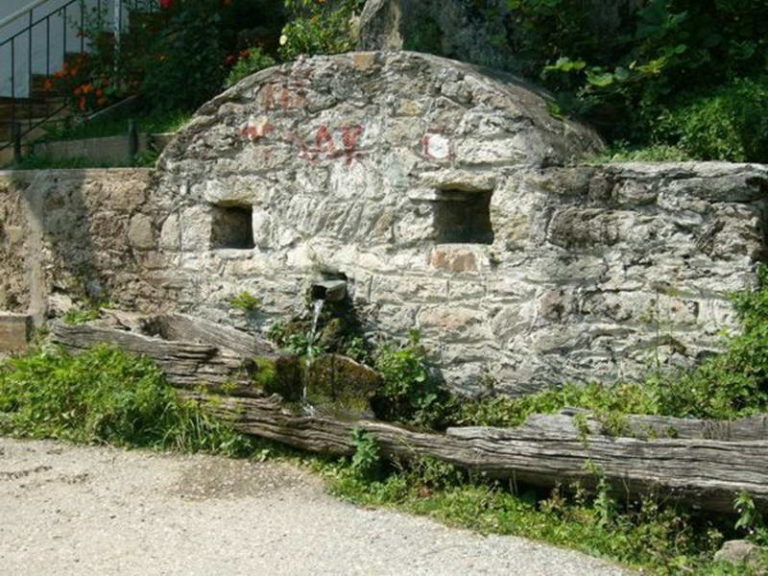 Неисправна вода за пиење во две населени места во прилепско