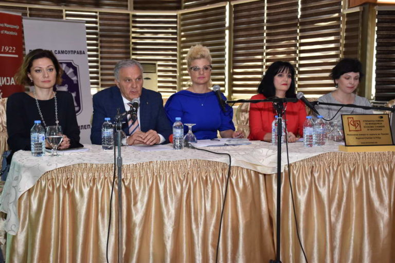 Трите столба на Планот за економски раст беа тема на денешната средба на министерката Апостолска и градоначалникот Јованоски со прилепските стопанственици