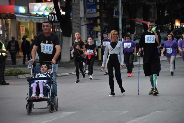 Прилепчани денеска трчаа за помош и поддршка на своите сограѓани со церебрална парализа