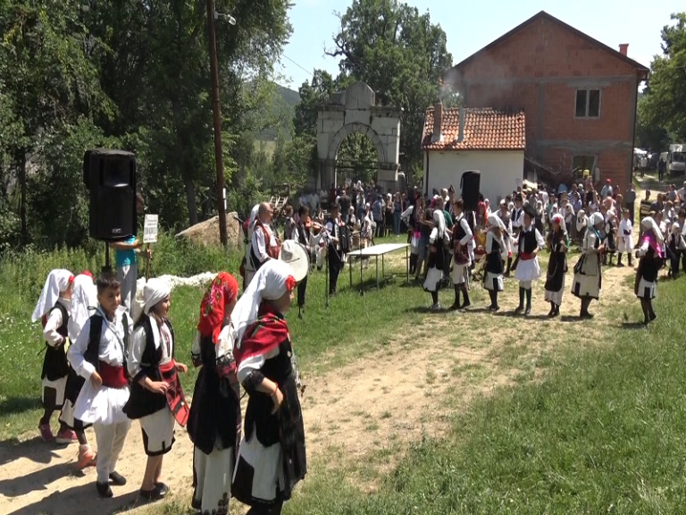 Градоначалникот Илија Јованоски ги отвори годинешните Мариовско – Мегленски средби