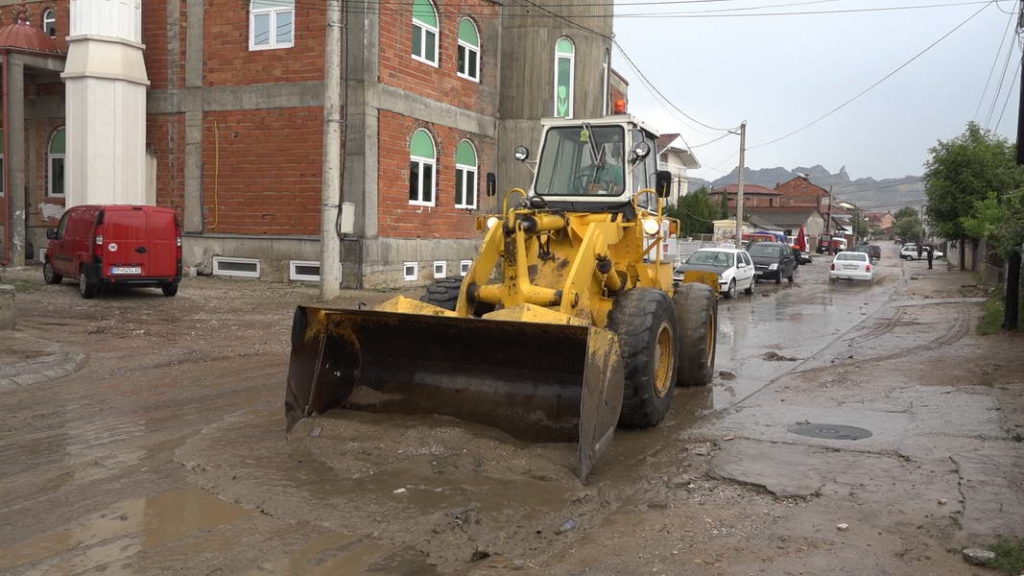 Во Прилеп се санираат штетите од поплавите