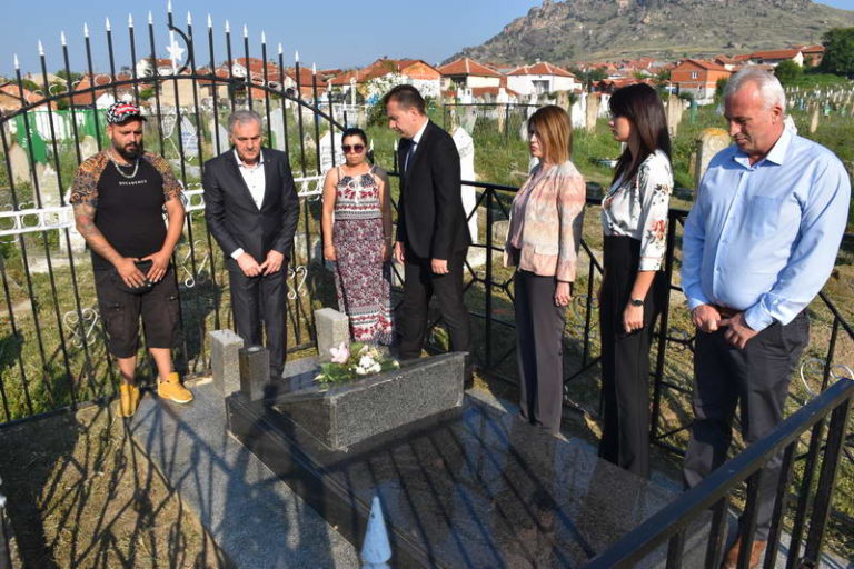 Почит за загинатите бранители на „Карпалак“ и нивните вечни почивалишта