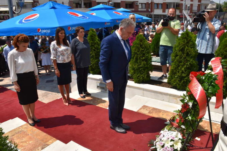 Прилеп по 17-ти пат им оддаде почит на хероите од Карпалак