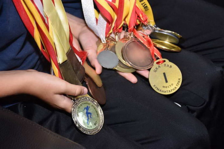 Младите шампиони од АК „Стеваноски“ денеска имаа средба со градоначалникот Јованоски