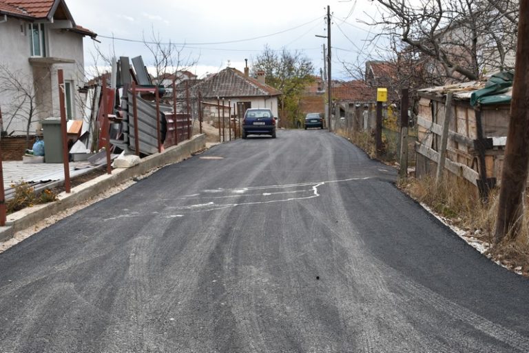Краците на улиците „Фрушка Гора“ добија асфалт