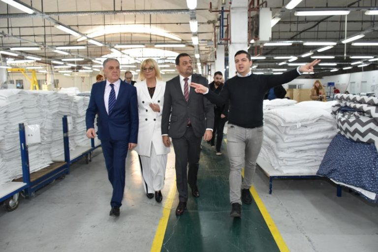 Градоначалникот Јованоски и вицепремиерот Анѓушев во посета на „Комфи Ангел“