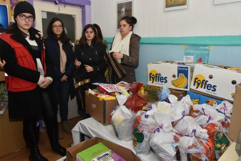 Прилепчани преку акцијата „Подај рака-биди човек“, им помогнаа на 11  социјално загрозени семејства од градот