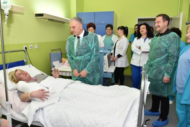 Првото бебе во Прилеп се роди 5 минути по полноќ