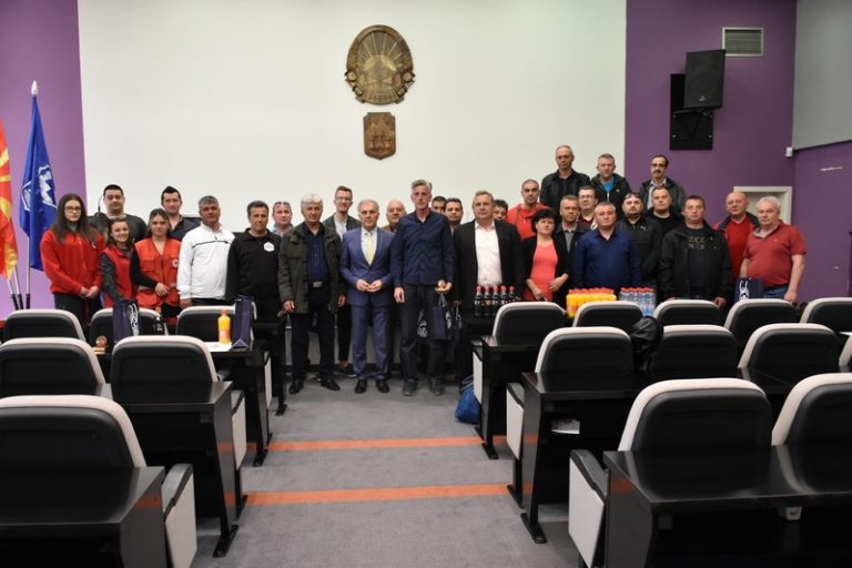 Со доделување благодарници и плакети на крводарителите, во Прилеп одбележан Денот на крводарителството