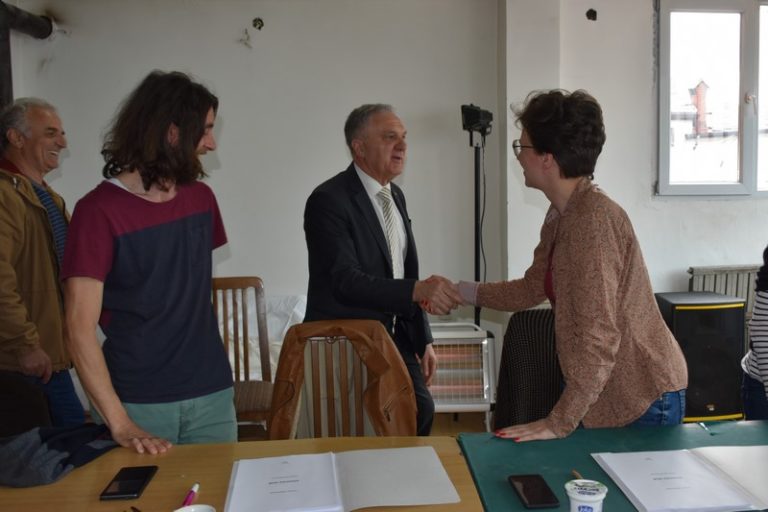 Градоначалникот Јованоски му го честиташе Светскиот ден на театарот на ансамблот „Војдан Чернодрински“