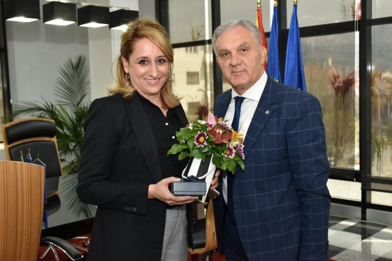 Градоначалникот Јованоски ја прими Јасна Ажиевска Петрушева, една од 10-те топ менаџерки за 2018 година