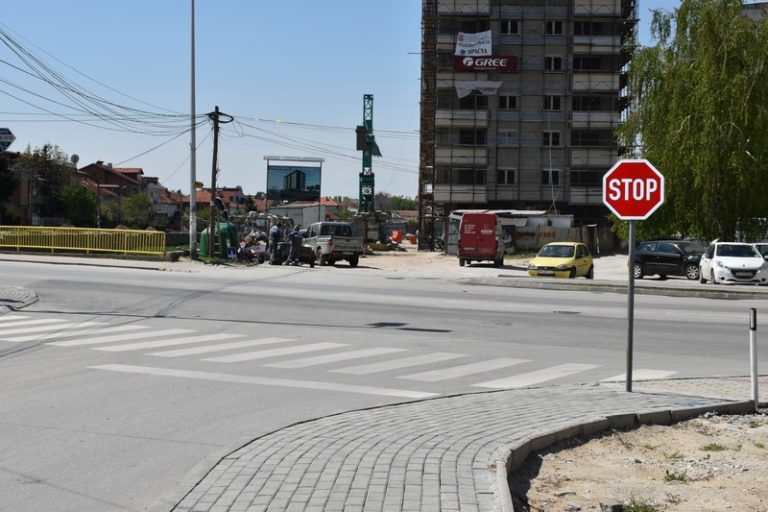 Се поставува вертикална сигнализација на улицата „Кеј 1 Мај“