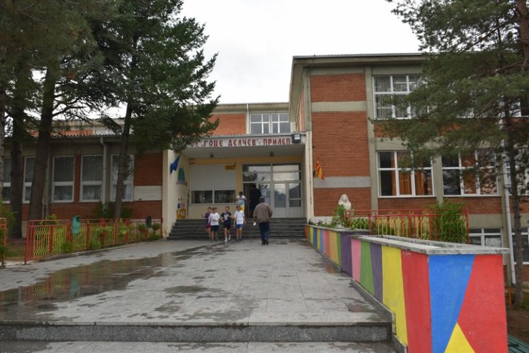 Новата учебна 2019/2020 година, учениците во ООУ „Гоце Делчев“ ќе ја дочекаат со ново спортско игралиште