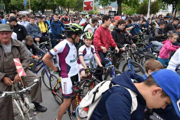 Прилеп: 500 велосипедисти предводени од градоначалникот Јованоски зедоа учество на манифестацијата „Сите на велосипед“
