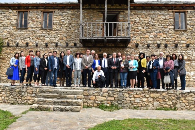 Во спомен домот на Блаже Конески во Небрегово промовирана книгата “ Погледи во минатото„ од проф. д-р Људмил Спасов