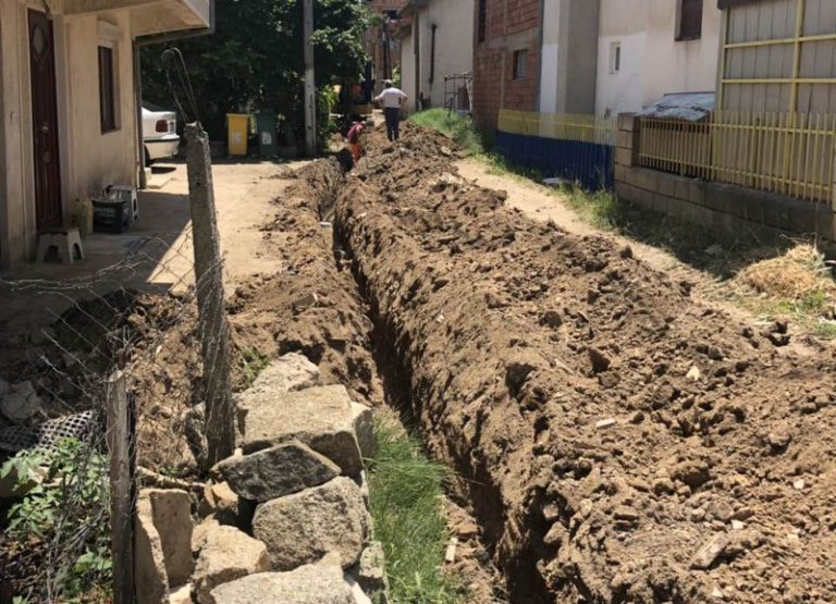 ЈКП „ВОДОВОД И КАНАЛИЗАЦИЈА” – ПРИЛЕП ЗАПОЧНА СО РЕКОНСТРУКЦИЈА НА ВОДОВОДНАТА ЛИНИЈА НА УЛИЦА „БРАТСТВО ЕДИНСТВО“