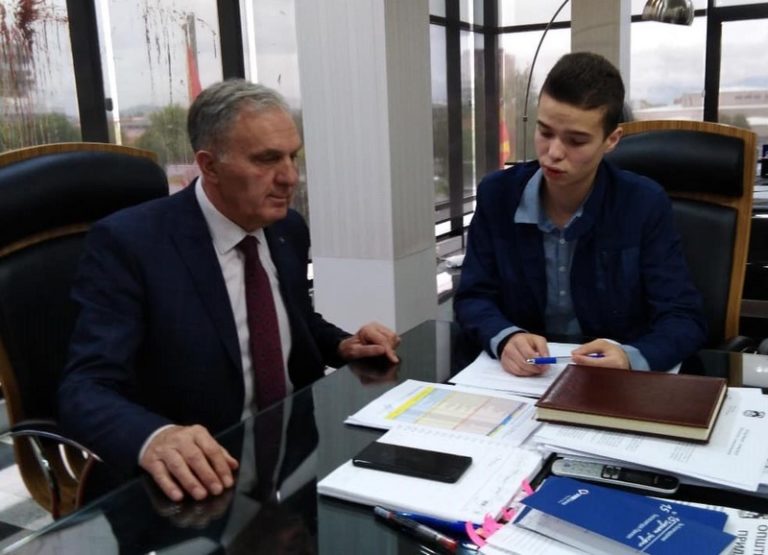 Градоначалникот Илија Јованоски се сретна со младиот иноватор Сашо Јандрески