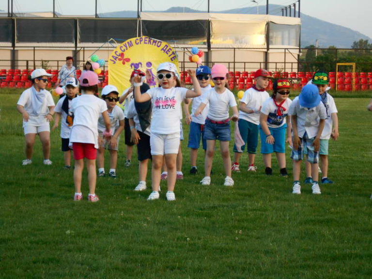 Завршна приредба  „Збогум градинке-ѕвони ѕвон“ на децата од градинките „Наша Иднина“