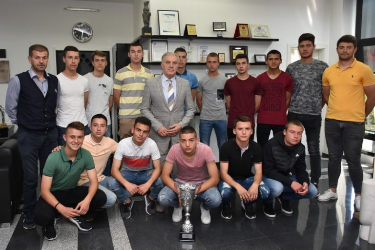 Пионерите на „Победа“ на средба со градоначалникот Јованоски