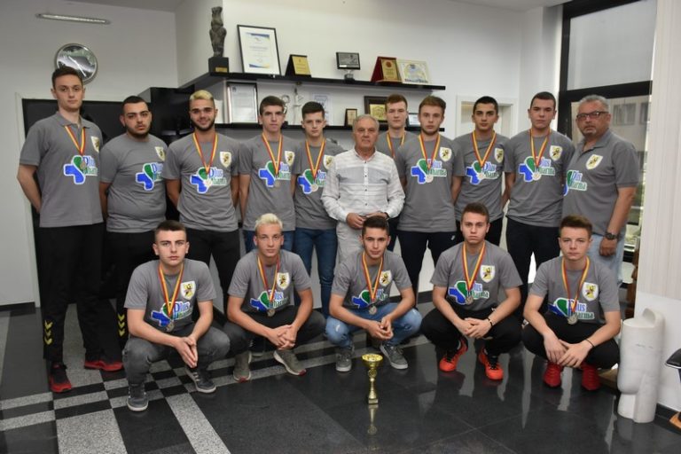 Кадетите на РК „Прилеп“ гости на градоначалникот Јованоски