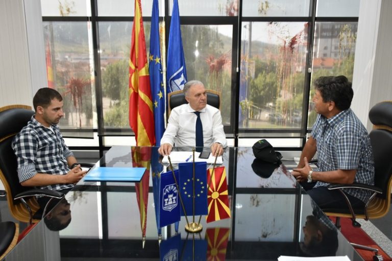 Второпласираниот на Светската листа на параглајдинг, Борјан Јованоски на средба со градоначалникот Илија Јованоски