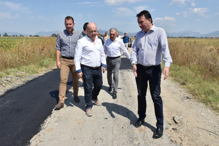 Се интензивираат работите за санација и рехабилитација на патиштата во руралните средини од Пелагонискиот регион