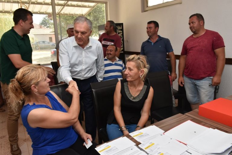 Во Канатларци поделени првите картички за „Зелена нафта“ за прилепските земјоделци