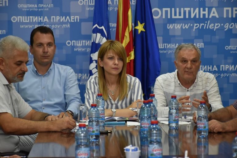 Директорката на УЈП, Сања Лукаревска и градоначалникот Илија Јованоски на средба со прилепските угостители