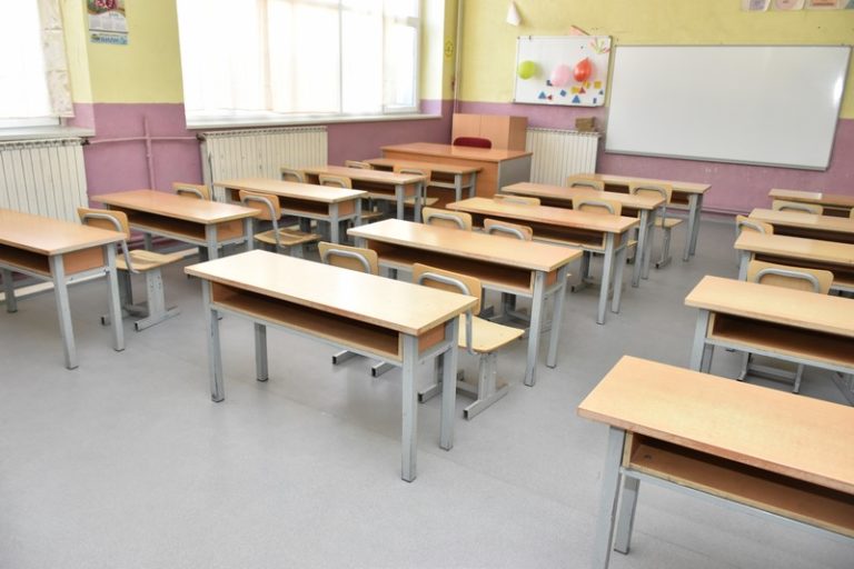 Новата учебна година за учениците од ООУ „Добре Јованоски“ започна во реновирани училници, со нови табли и телевизори