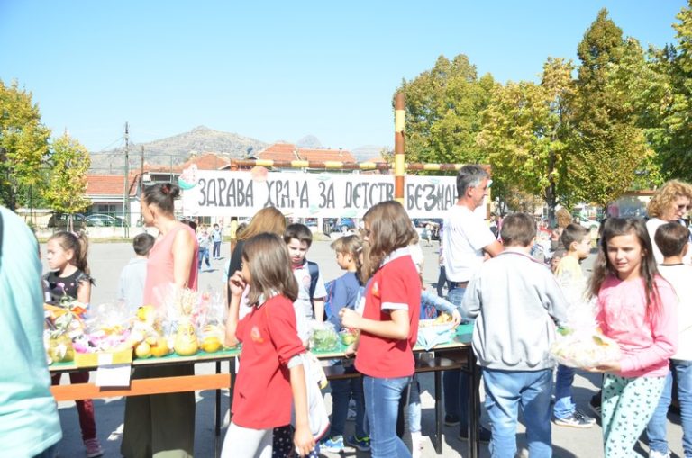 Со традиционалниот „Есенски панаѓур“, ООУ „Кире Гаврилоски“ го одбележа Светскиот ден на храната