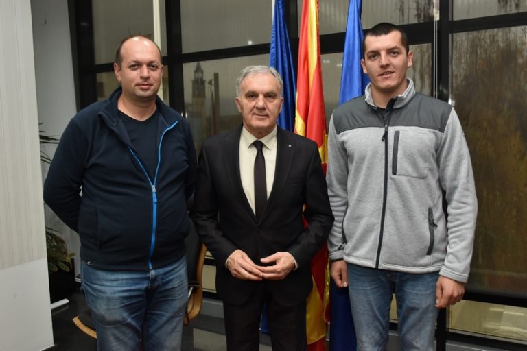 Градоначалникот Јованоски и спелеолозите од прилепскиот клуб „Златоврв“, дискутираа за  формирање на спасителна служба