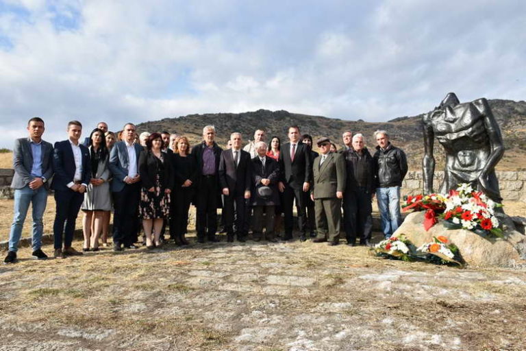 Со откривање на споменикот „Жртви на фашизмот“ започна чествувањето на 3. Ноември, Денот на ослободувањето на Прилеп