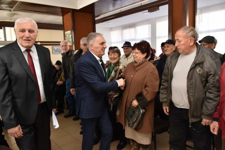 Градоначалникот Јованоски на средба со пензионерите: Пензиите растат линеарно, 900 денари повеќе за секој пензионер од јануари 2020