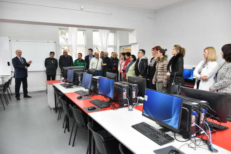 Ставен во функција новиот информатички кабинет во СОУ „ Ѓорче Петров“