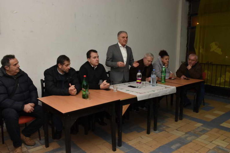 Градоначалникот Јованоски на средба со жителите од урбаните заедници „Гоце Делчев“ и „Центар“