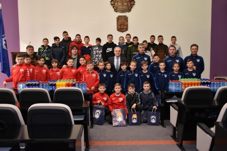 Доделени наградите за најдобрите пионерски екипи од турнирот во мал фудбал „Свети Никола 2019“