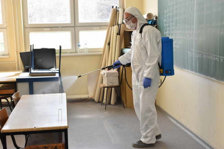 Се дезинфицираат општинските и државните институции, наставата во основните училишта се одвива по електронски пат