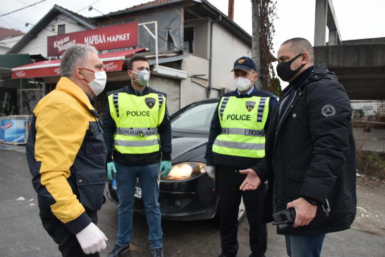 Градоначалникот Јованоски во обиколка на полициските контролни пунктови низ градот