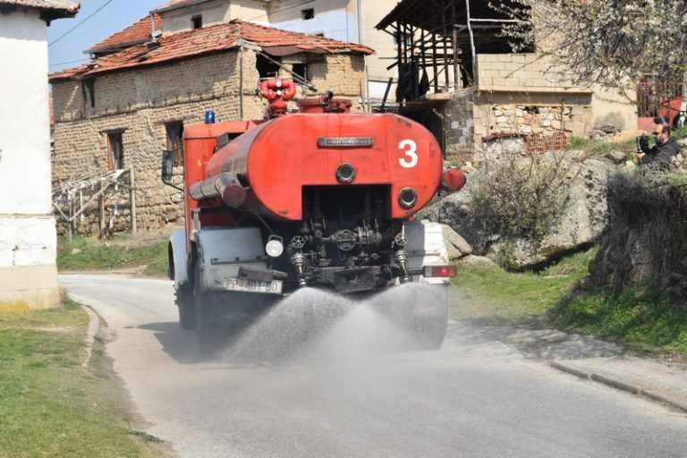 Општина Прилеп спроведува акција за дезинфекција на улиците во градот, граѓаните да ги отстранат возилата од јавните површини