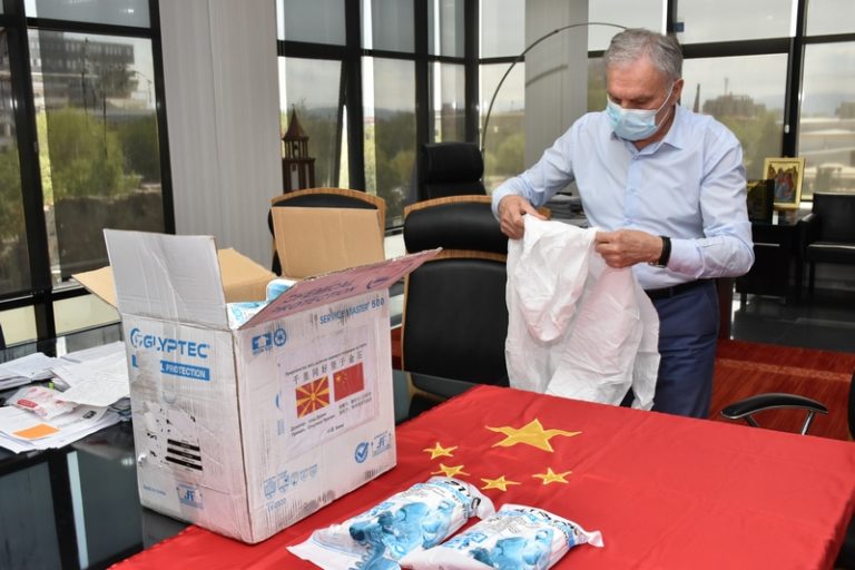 Кинеска донација од 200 заштитни одела за Општина Прилеп