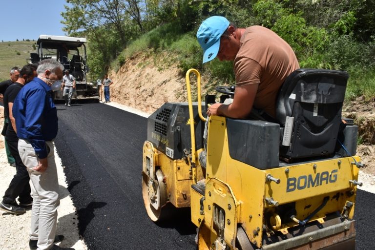 Асфалтирање на пат од Волково до манастирот над село Прилепец